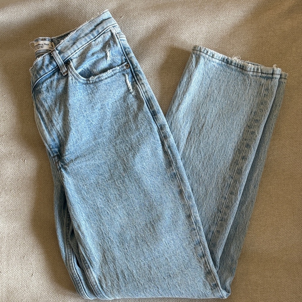 Abercrombie & Fitch - The ‘90s Straight Ultra High Rise